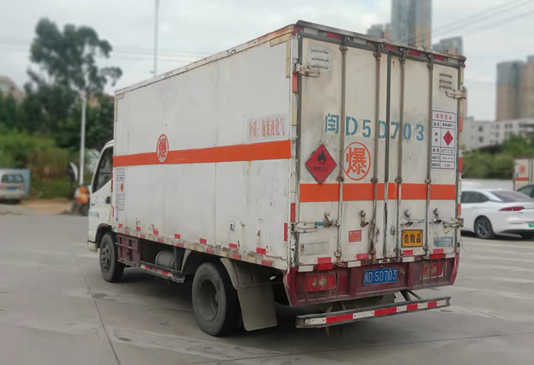 厦门危险品-危险品卡车